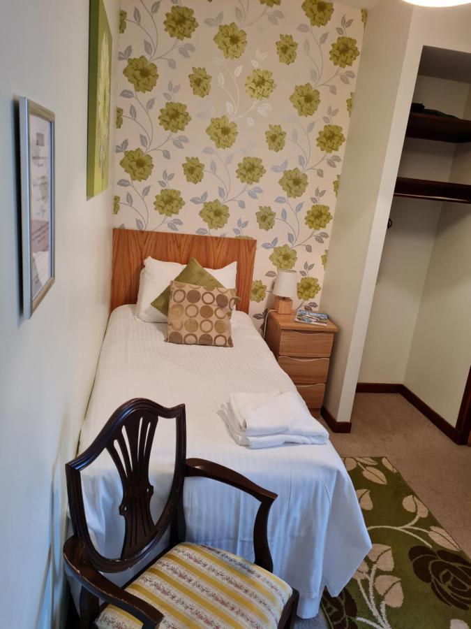 Queens Hotel Стоунхевън Екстериор снимка