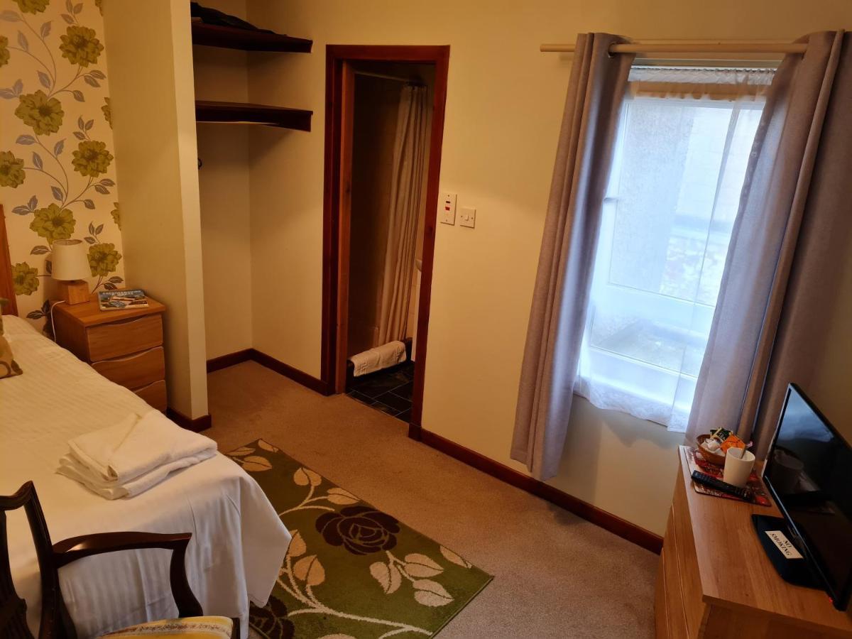 Queens Hotel Стоунхевън Екстериор снимка