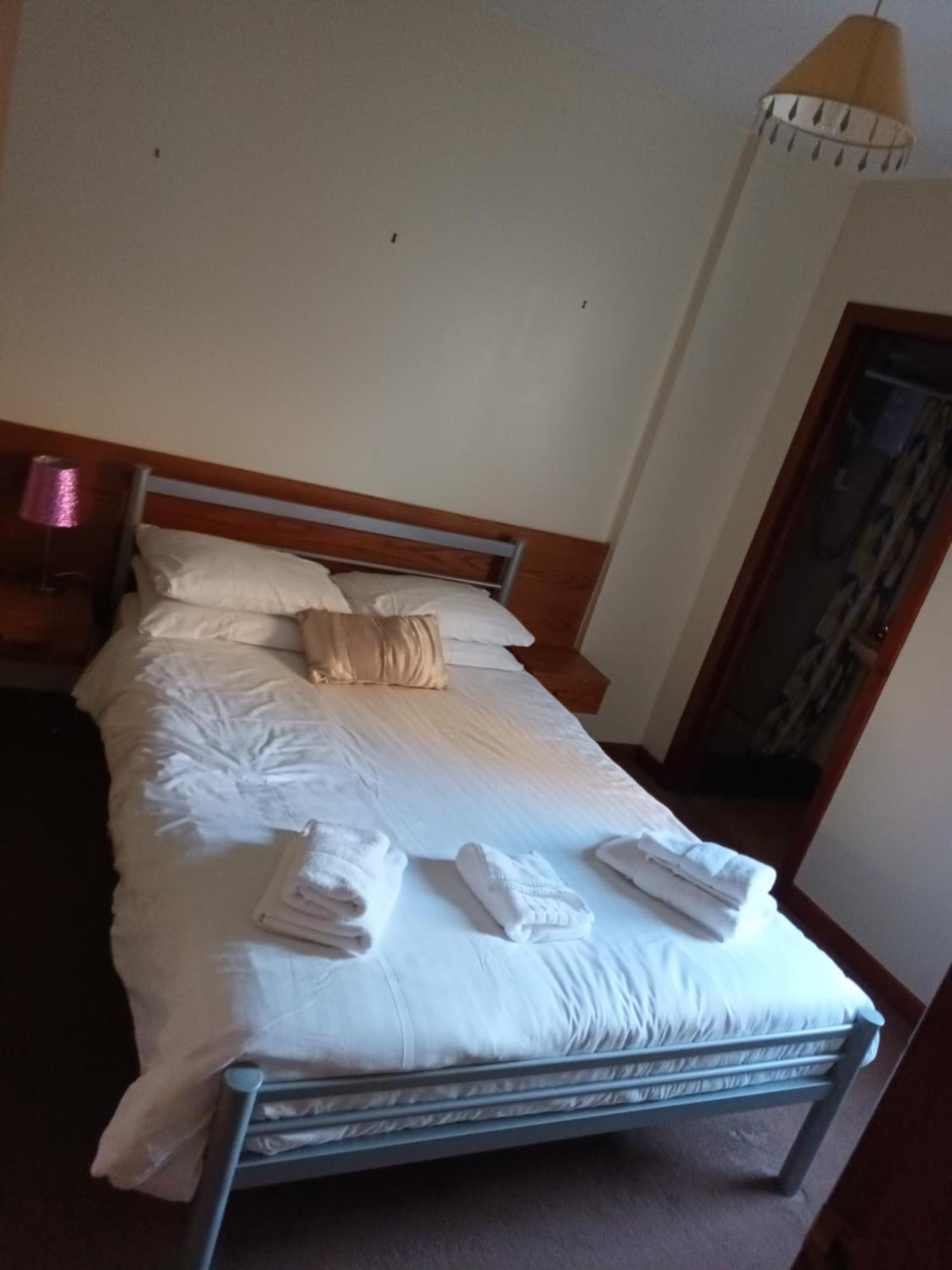Queens Hotel Стоунхевън Екстериор снимка