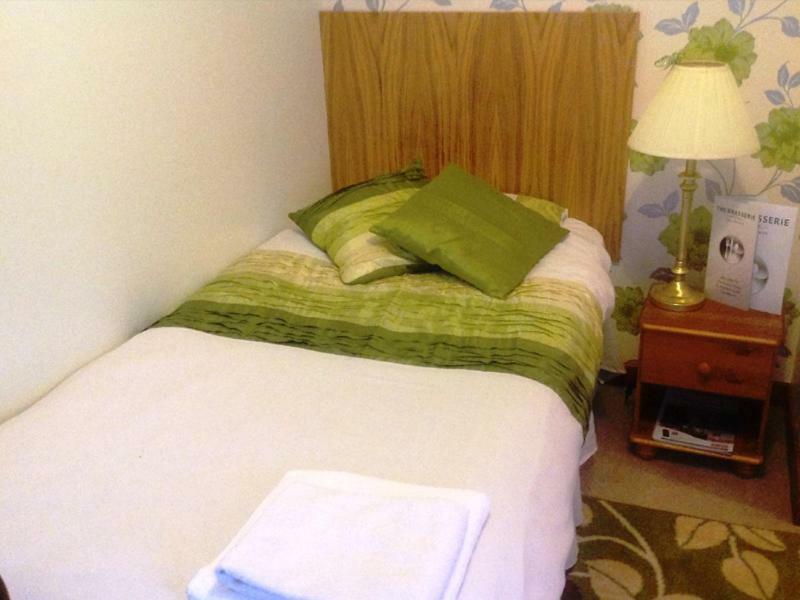 Queens Hotel Стоунхевън Екстериор снимка